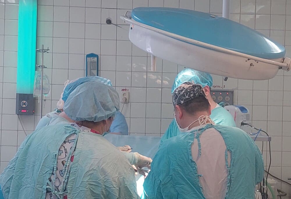 «Не мог ни ходить, ни спать»: первоуральские врачи поставили на ноги пациента после двух сложных операций | Первоуральские врачи поставили на ноги пациента после двух сложных операций