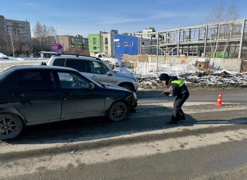 В Первоуральске водитель LADA сбил ребенка, который переходил дорогу в неположенном месте | В Первоуральске водитель сбил 11-летнего мальчика 