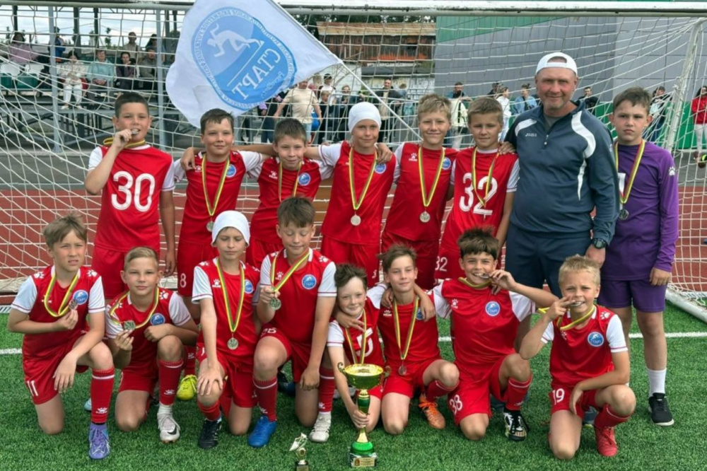 В Первоуральске подвели итоги городского первенства по футболу 2025 | На Урале определили победителей первенства среди юных футболистов