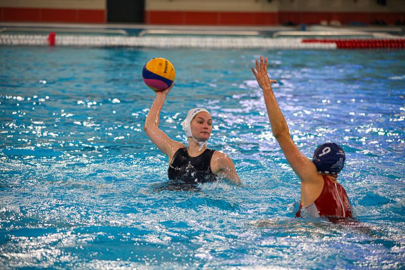 В Первоуральске прошли домашние матчи чемпионата России по водному поло среди женских команд | В Свердловской области прошли матчи чемпионата России по водному поло 