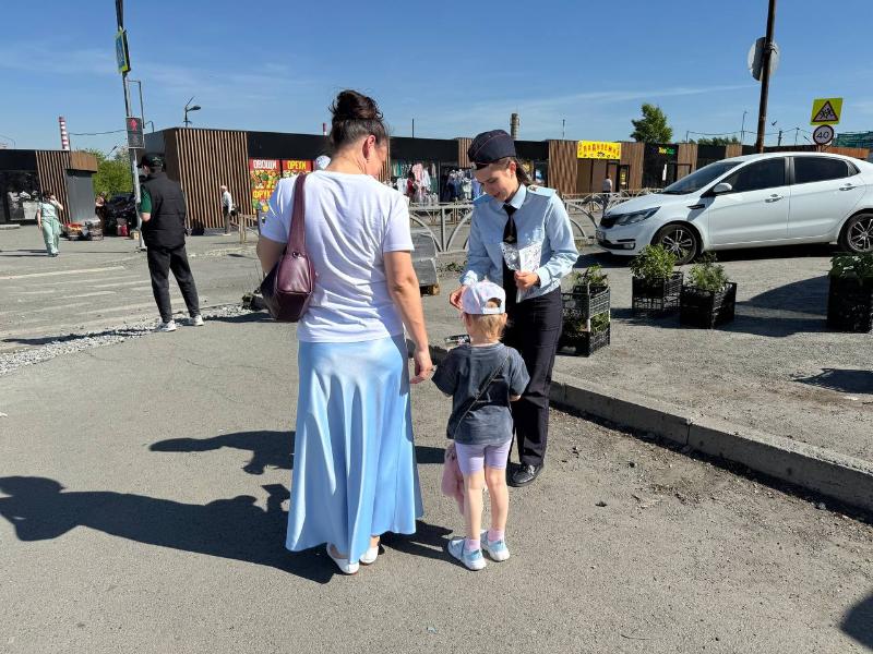 В Первоуральске прошла акция «Спешивайся!» для юных участников дорожного движения | Инспекторы первоуральской ГАИ провели рейд для детей и подростков