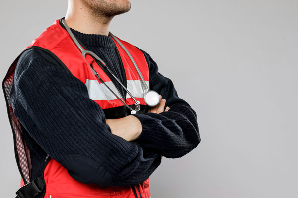 Госдума расширила круг лиц, которые могут оказывать медпомощь | Госдума разрешила оказывать медицинскую помощь людям без профильного образования