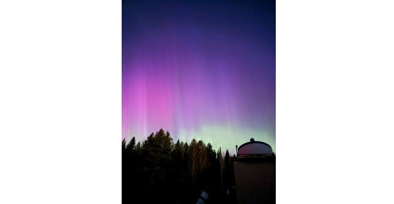 Северное сияние в Екатеринбурге — небо окрасилось в фиолетовый цвет из-за магнитной бури | Из-за северного сияния 3 апреля небо над Екатеринбургом окрасилось в фиолетовый