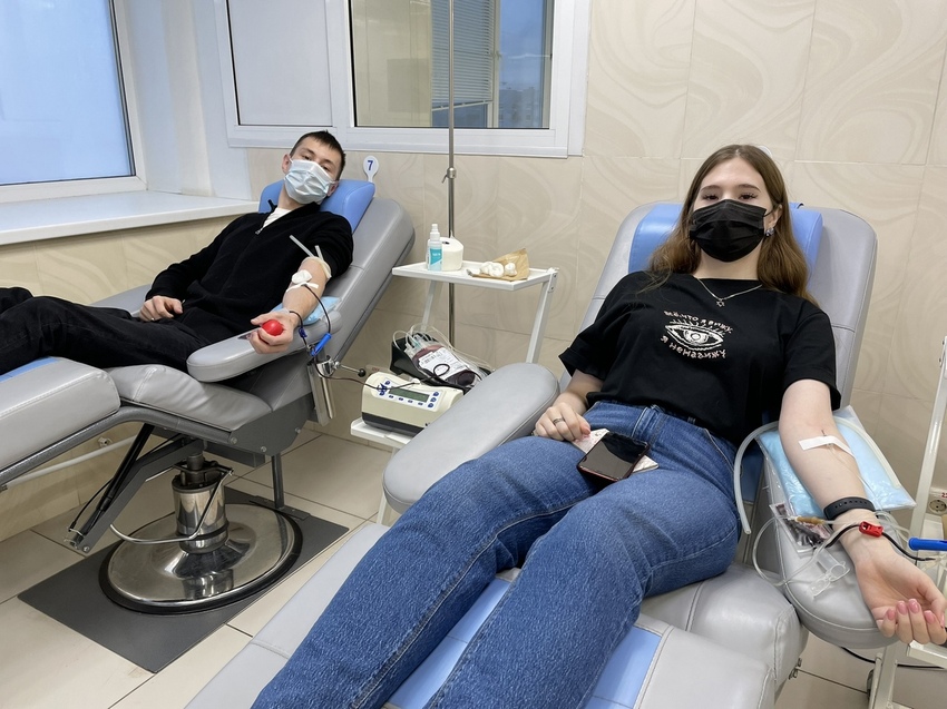 Жители Первоуральска поделились кровью в Национальный день донора