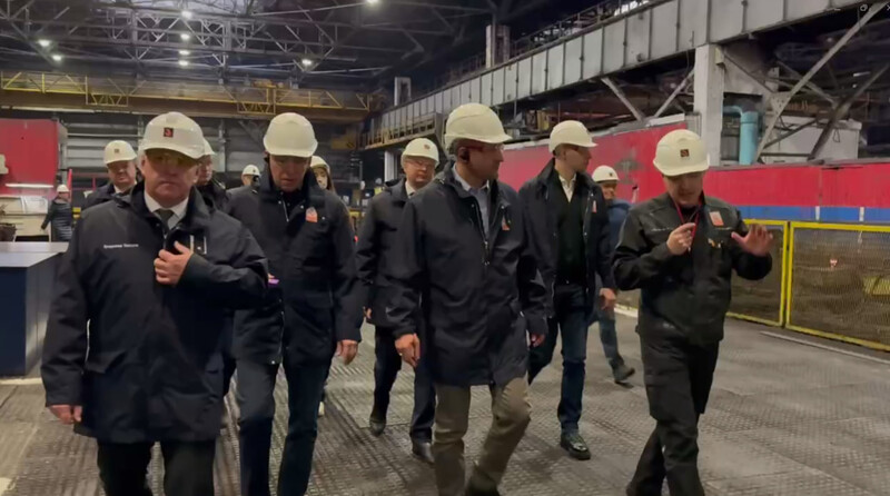 Полпред президента Артем Жога и губернатор Куйвашев оценили мощности Новотрубного завода | ПНТЗ показал свои достижения Артему Жоге и Евгению Куйвашеву Полпред президента Артем Жога и губернатор Куйвашев оценили мощности Новотрубного завода | ПНТЗ показал свои достижения Артему Жоге и Евгению Куйвашеву