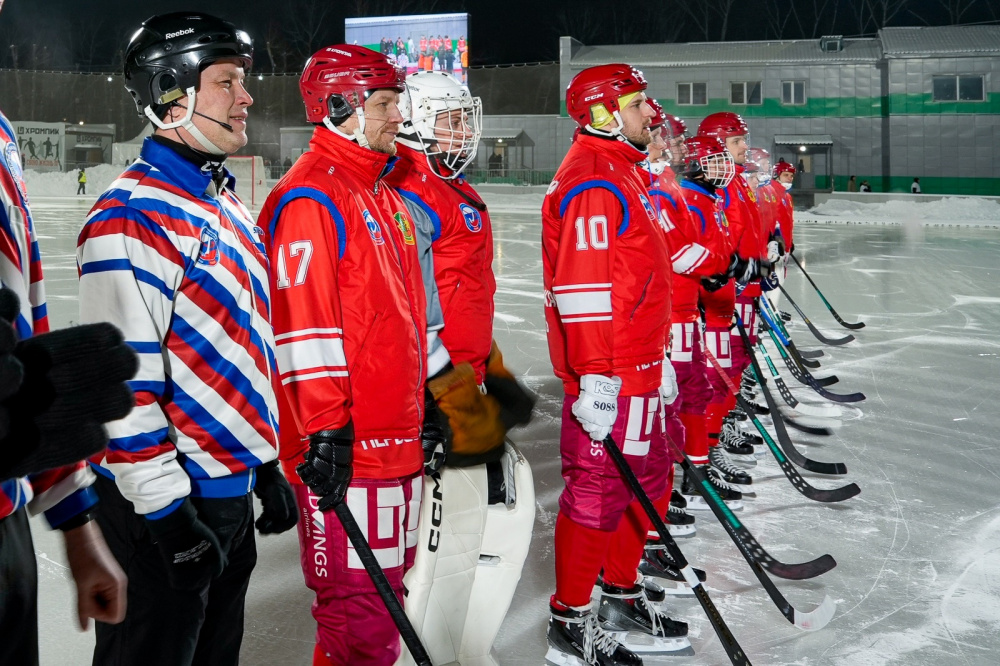 «Трубнику» – 88 лет: первоуральская хоккейная команда отметила свой день рождения  | Хоккейную команду «Уральский трубник» поздравили с днем рождения
