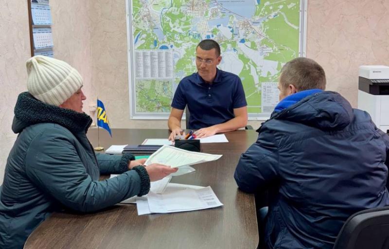 Первоуральцы обратились к депутату с просьбой решить проблему с оплатой ЖКХ | Жительница Первоуральска обратилась к депутату с просьбой помочь квартирный вопрос