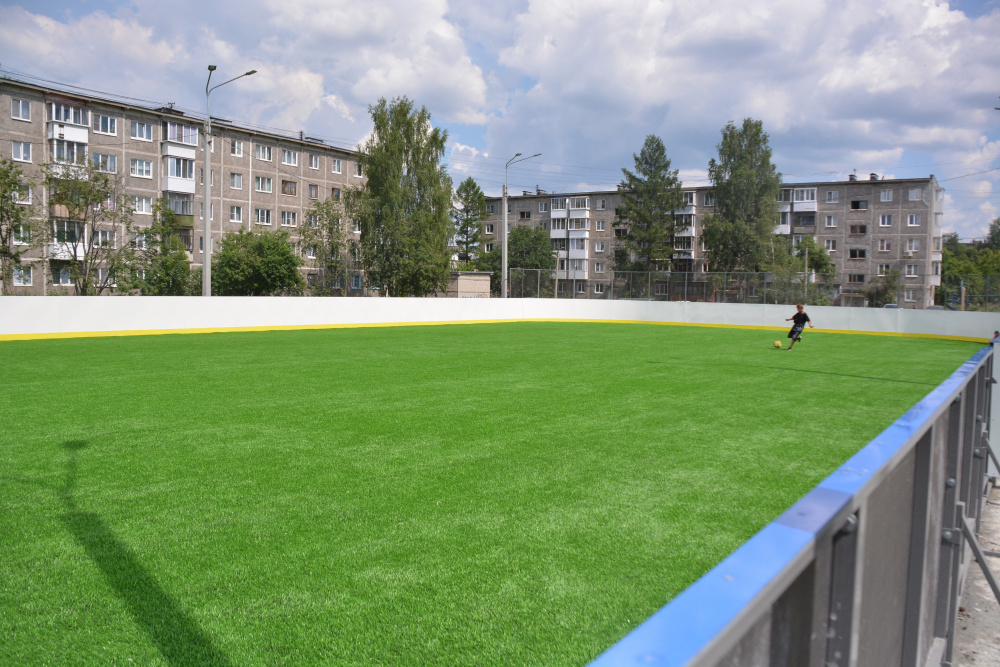В Первоуральске на улице Строителей и Красноармейской отремонтировали внутридворовые корты | В Первоуральске отремонтировали внутридворовые корты