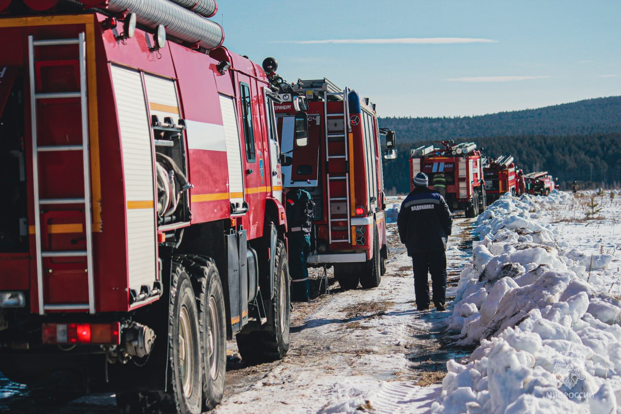 Свердловские пожарные отработали защиту Первоуральска от природного пожара