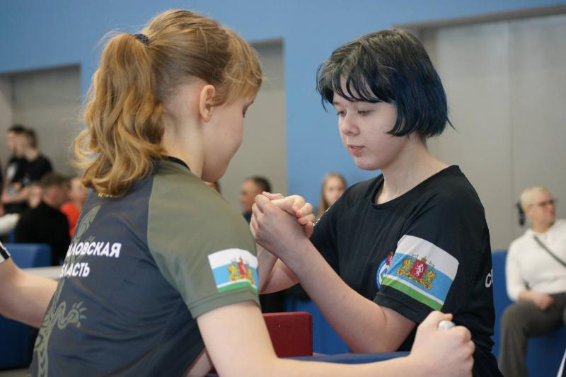 Юные первоуральцы показали себя на десятом открытом первенстве по армрестлингу | В Первоуральске прошло десятое открытое первенство по армрестлингу 