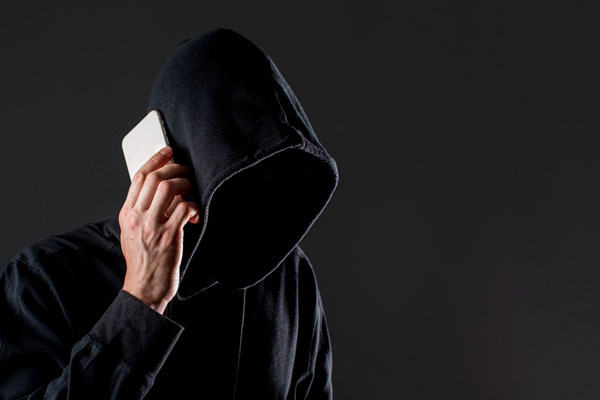 В Первоуральске мошенники обманули 21-летнего парня на 70 тысяч рублей | Позвонили про “Госуслуги” — и парень лишился 70 тысяч: схема, на которую попался житель Первоуральска