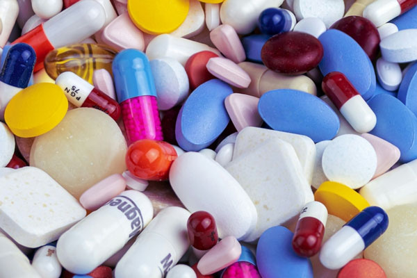 Врач рассказала, почему нельзя принимать витамины без назначения | Эндокринолог Губарева: консультация врача перед приемом витаминов - обязательна