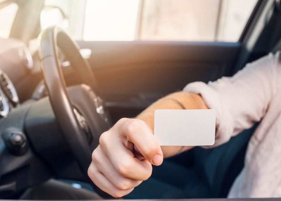 Купил права за 80 тысяч, а заплатил 50: суд в Первоуральске вынес вердикт | Житель Первоуральска приобрёл фальшивое удостоверение за 80 тысяч рублей