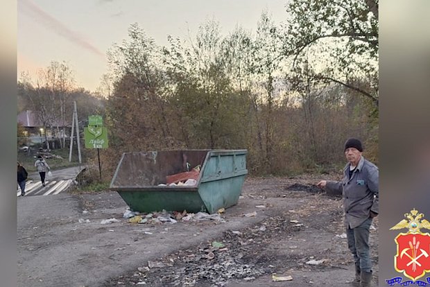 Житель Кемеровской области украл мусорные баки в соседнем городе и поставил себе во двор | Житель Кузбасса похитил мусорные баки для личных нужд Житель Кемеровской области украл мусорные баки в соседнем городе и поставил себе во двор | Житель Кузбасса похитил мусорные баки для личных нужд