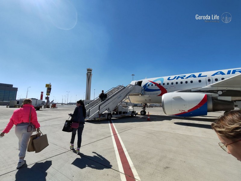 Без отпуска: 207 тысяч уральцев не выпускают за границу из-за долгов | Более 200 тысяч жителей Свердловской области ограничены в праве выезда за границу