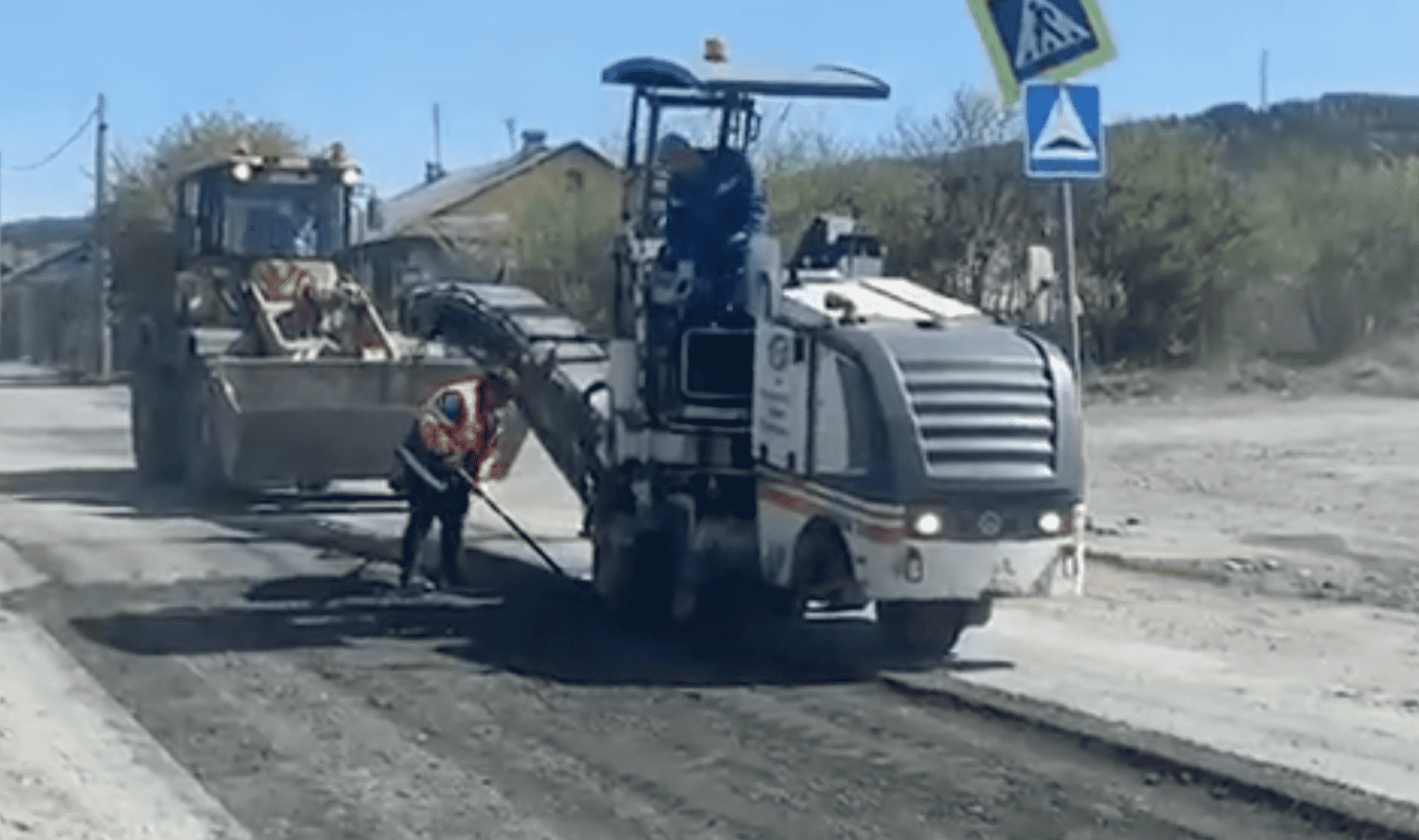 Повышение качества дорог: Ремонтные работы на улице Дружба в Первоуральске