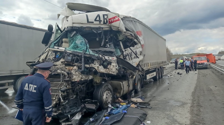 На Урале закрыли дело о страшной аварии под Первоуральском, в которой погибли трое дорожников