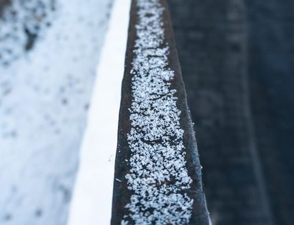 Во вторник атмосферный фронт принесет в Свердловскую область снегопады и сильный ветер | Синоптик Пулин: на Урале ожидаются значительные осадки, ветер и минусовая температура