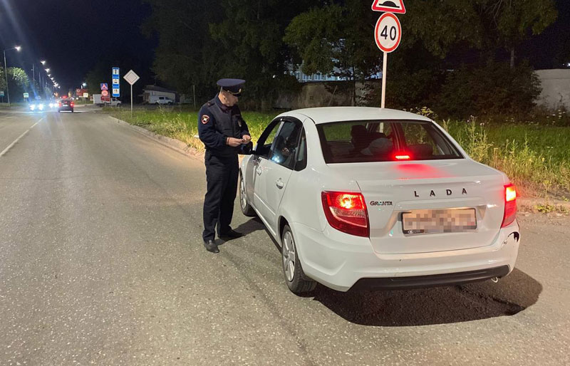 Рейд «Стоп контроль» в Первоуральске: ГИБДД выявила свыше 30 нарушений за выходные | В Первоуральске рейд ГИБДД выявил более 30 нарушений за выходные