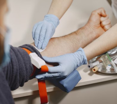 Более 18 тысяч рублей за кровь: врач из Первоуральска рассказала, как стать донором крови и что можно за это получить | Терапевт Первоуральской больницы рассказала, как регулярное донорство крови улучшает здоровье