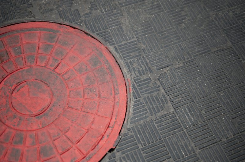 «Вонища невозможная»: в Первоуральске снова течет канализация | В Первоуральске снова течет канализация «Вонища невозможная»: в Первоуральске снова течет канализация | В Первоуральске снова течет канализация