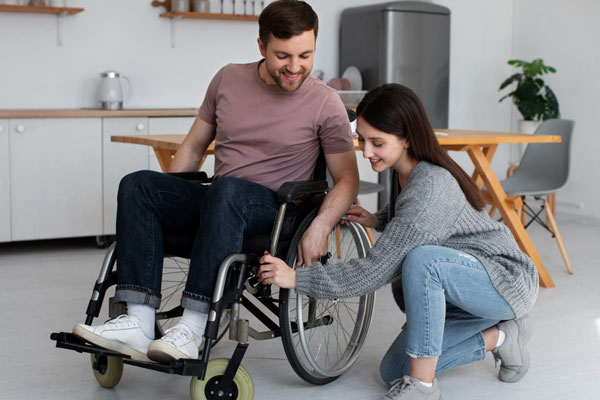 В России устройства для людей с ОВЗ будут обновлять чаще: в силу вступил приказ Минтруда | Технические устройства для инвалидов будут обновлять чаще: в России вступил в силу приказ Минтруда