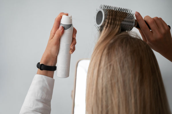 Британский парикмахер: горячая вода может повредить волосы | Парикмахер назвал самые распространенные ошибки при мытье головы