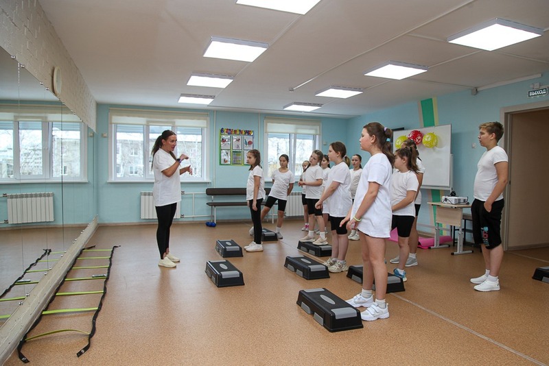 В Первоуральске завершили ремонт клуба «Юный строитель» | Мэр Первоуральска оценил капитальный ремонт клуба «Юный строитель»