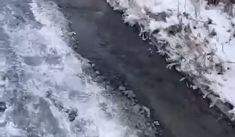 Топят людей и игнорируют просьбы: Первоуральск уже несколько дней заливает водой из колодца | Жители Первоуральска жалуются на потоп на улицах