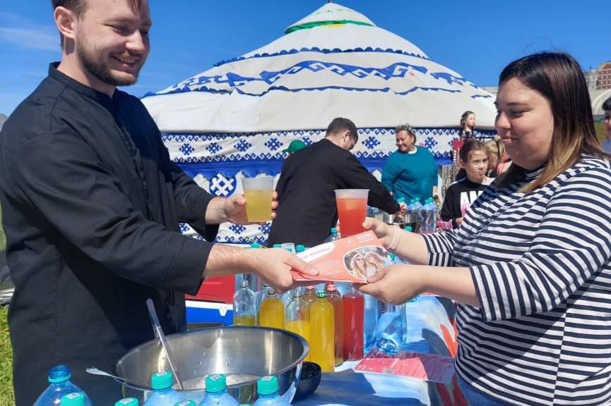 В Первоуральске почти 100 местных жительниц прошли бесплатное обследование репродуктивного здоровья  | Почти 100 уралочек в День города Первоуральска бесплатно посетили акушера-гинеколога 