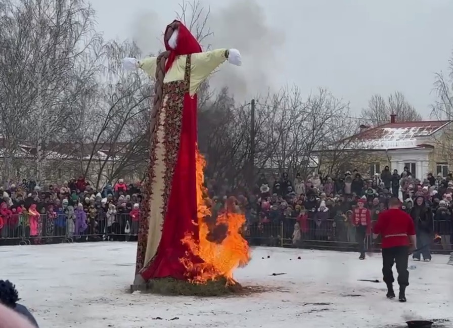 В первоуральском Парке новой культуры отметили Масленицу с фаер-шоу и сожжением чучела   | В Первоуральске собралось около 6 тысяч человек на праздновании Масленицы