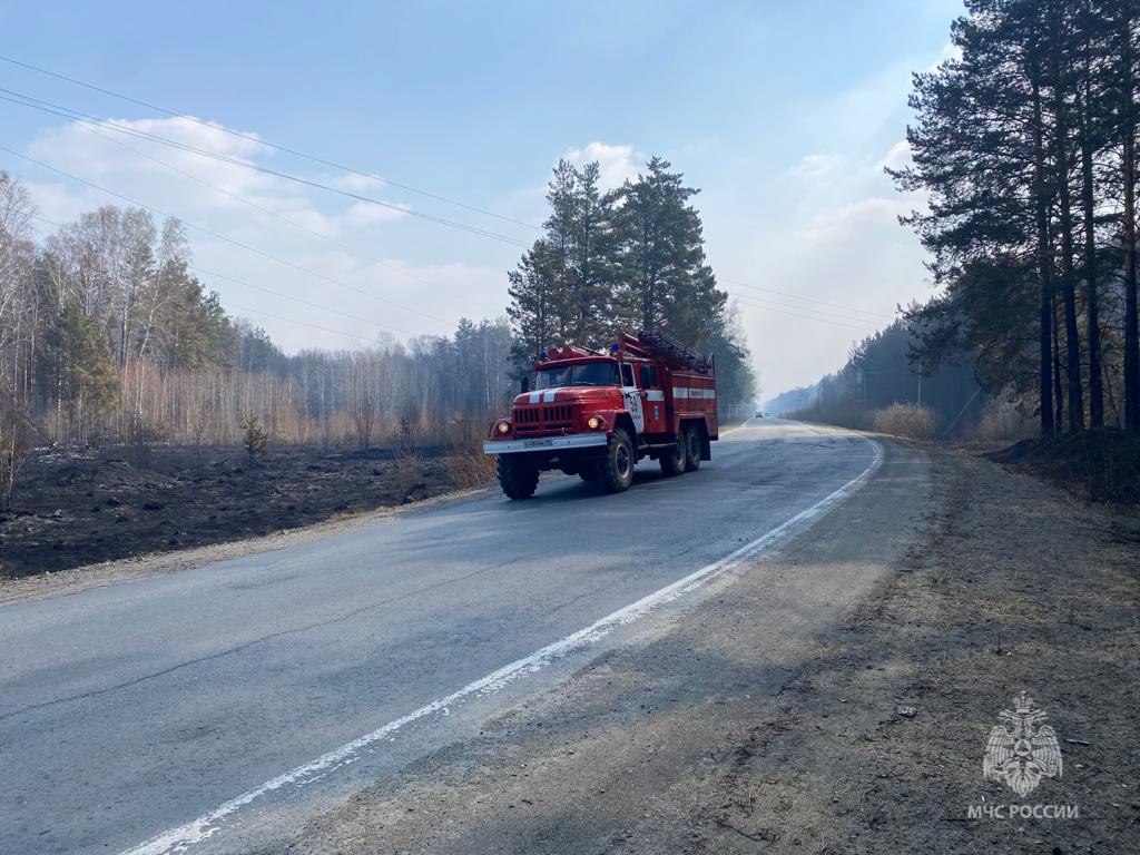 Свердловские власти запросили дополнительную помощь для борьбы с пожарами