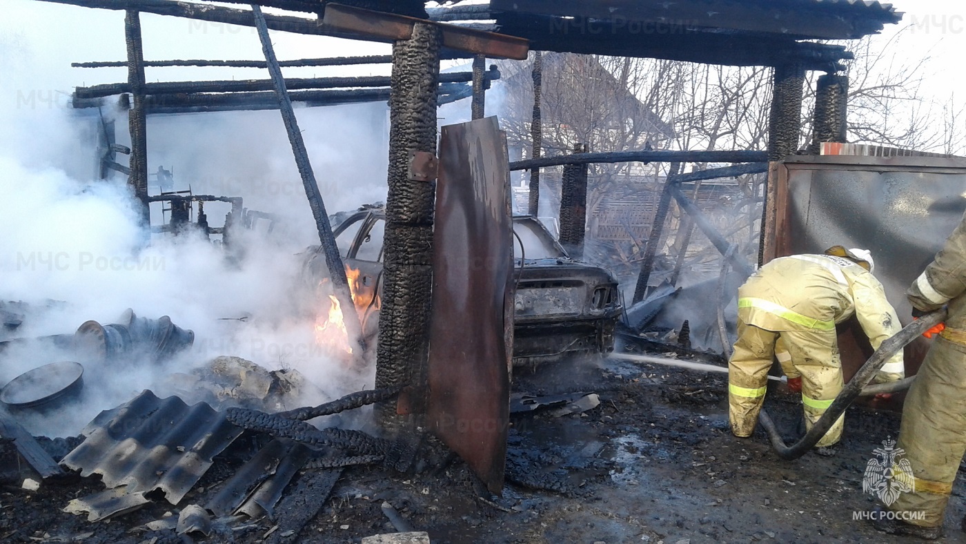 В Билимбае пожар уничтожил жилой дом