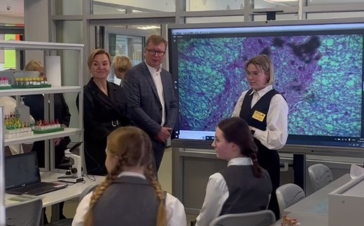 И.о. министра образования Светлана Тренихина удивилась уровню подготовки школьников в Первоуральске | Первоуральск посетила и.о. министра образования Светлана Тренихина