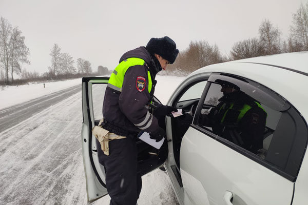 Начались массовые проверки водителей в Первоуральске