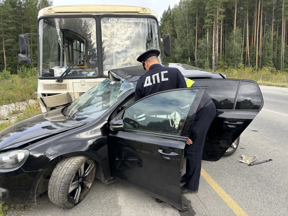 Появились новые подробности ДТП под Первоуральском, в котором пострадали пассажиры автобуса | Виновник аварии под Первоуральском привлекался за нарушения ПДД 19 раз