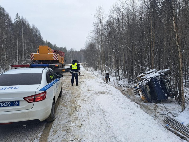 На трассе в Свердловской области «Камаз» попал в ДТП | В Свердловской области перекрыли трассу из-за грузовика, съехавшего в кювет На трассе в Свердловской области «Камаз» попал в ДТП | В Свердловской области перекрыли трассу из-за грузовика, съехавшего в кювет