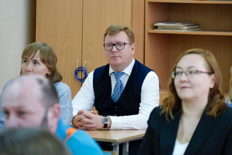 Игорь Кабец написал ЕГЭ по математике: в Первоуральске прошла необычная акция | Мэр Первоуральска принял участие в акции по сдаче ЕГЭ 