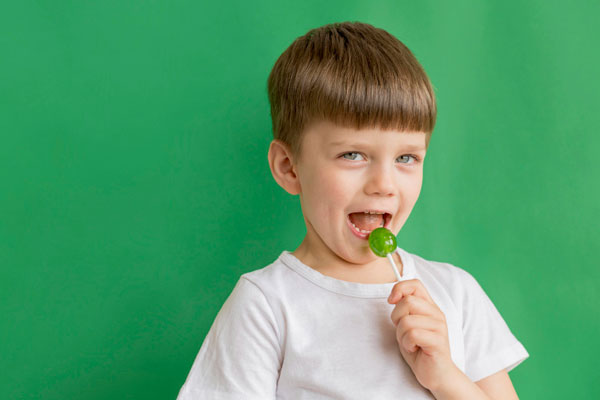 Гастроэнтеролог рассказала о вредных продуктах для детей | Эксперт перечислила продукты, запрещенные для детей