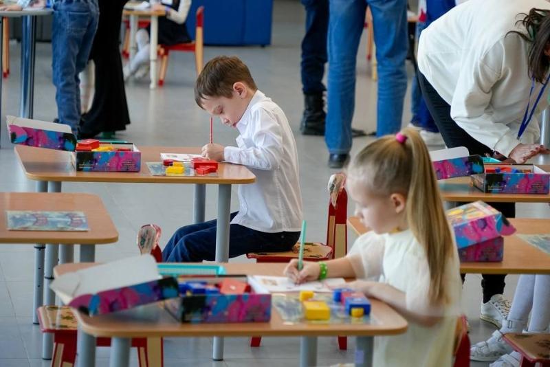 Около 500 юных гениев Свердловской области приняли участие в первоуральском марафоне | В Первоуральске прошел марафон «Маленькие гении», который собрал более 500 участников Около 500 юных гениев Свердловской области приняли участие в первоуральском марафоне | В Первоуральске прошел марафон «Маленькие гении», который собрал более 500 участников