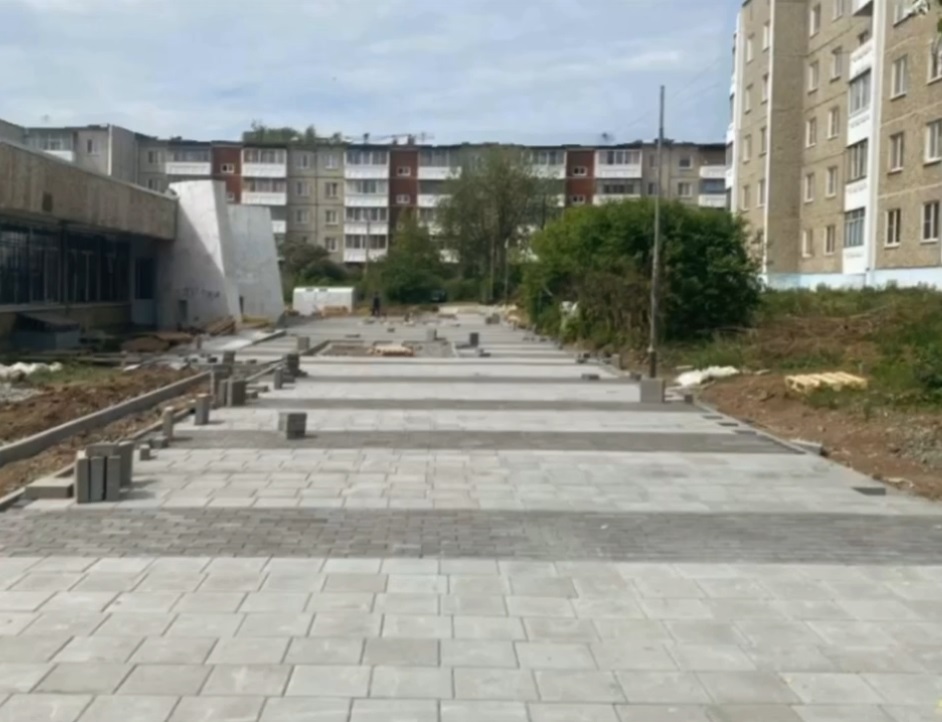 Глава Первоуральска оценил ход создания прогулочной зоны на Трубников Глава Первоуральска оценил ход создания прогулочной зоны на Трубников