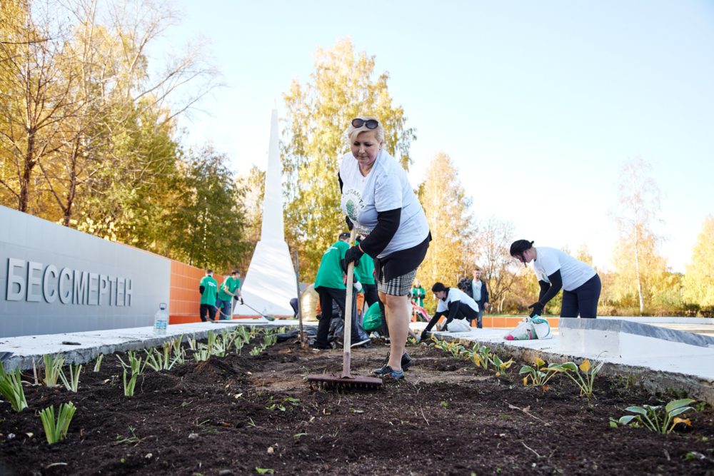 Первоуральцы навели порядок на Мемориале Cлавы 