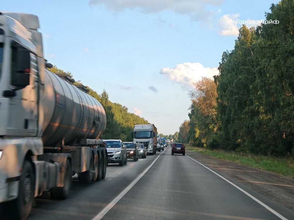 Авария на 320 км Пермского тракта: движение по одной полосе, информация для водителей | ДТП на Пермском тракте: движение ограничено, водителям рекомендуют быть внимательным