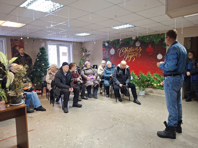 В Первоуральске всех жителей дома, пострадавших от взрыва, обеспечили жильём | Пострадавшие от взрыва в доме на улице Ильича в Первоуральске получили жильё В Первоуральске всех жителей дома, пострадавших от взрыва, обеспечили жильём | Пострадавшие от взрыва в доме на улице Ильича в Первоуральске получили жильё