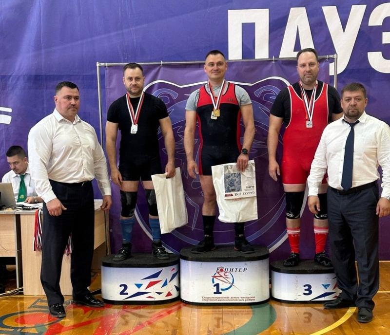 Первоуральские тяжелоатлеты взяли золото и побили рекорд на областных соревнованиях | Пауэрлифтеры из Первоуральска победили на турнире в Нижнем Тагиле