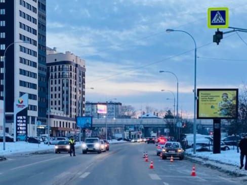 В Екатеринбурге водитель LADA наехал на 65-летнюю женщину | В Екатеринбурге водитель сбил пенсионерку на пешеходном переходе