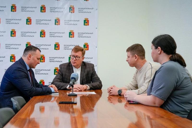 В Первоуральске построят современную спортивную площадку за 4 млн рублей   | В Первоуральске установят площадку для игры в волейбол и хоккейную коробку