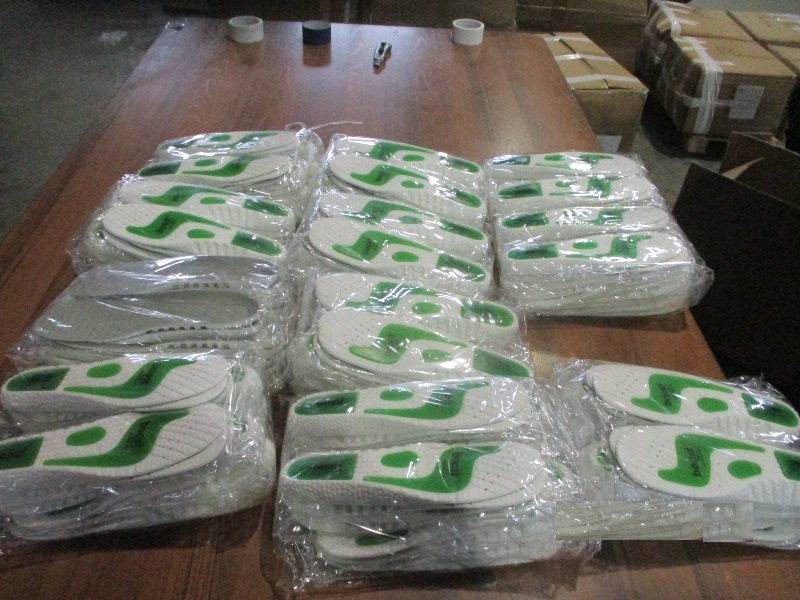 Свердловские таможенники изъяли крупную партию незадекларированных стелек | На Урале выявили 79 тысяч незаконных стелек из Китая Свердловские таможенники изъяли крупную партию незадекларированных стелек | На Урале выявили 79 тысяч незаконных стелек из Китая