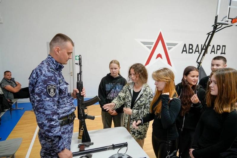 Стало модно помогать городу: в Первоуральске школьники соревновались в трудовых и спортивных навыках | В Первоуральске прошел квест для школьных трудовых отрядов