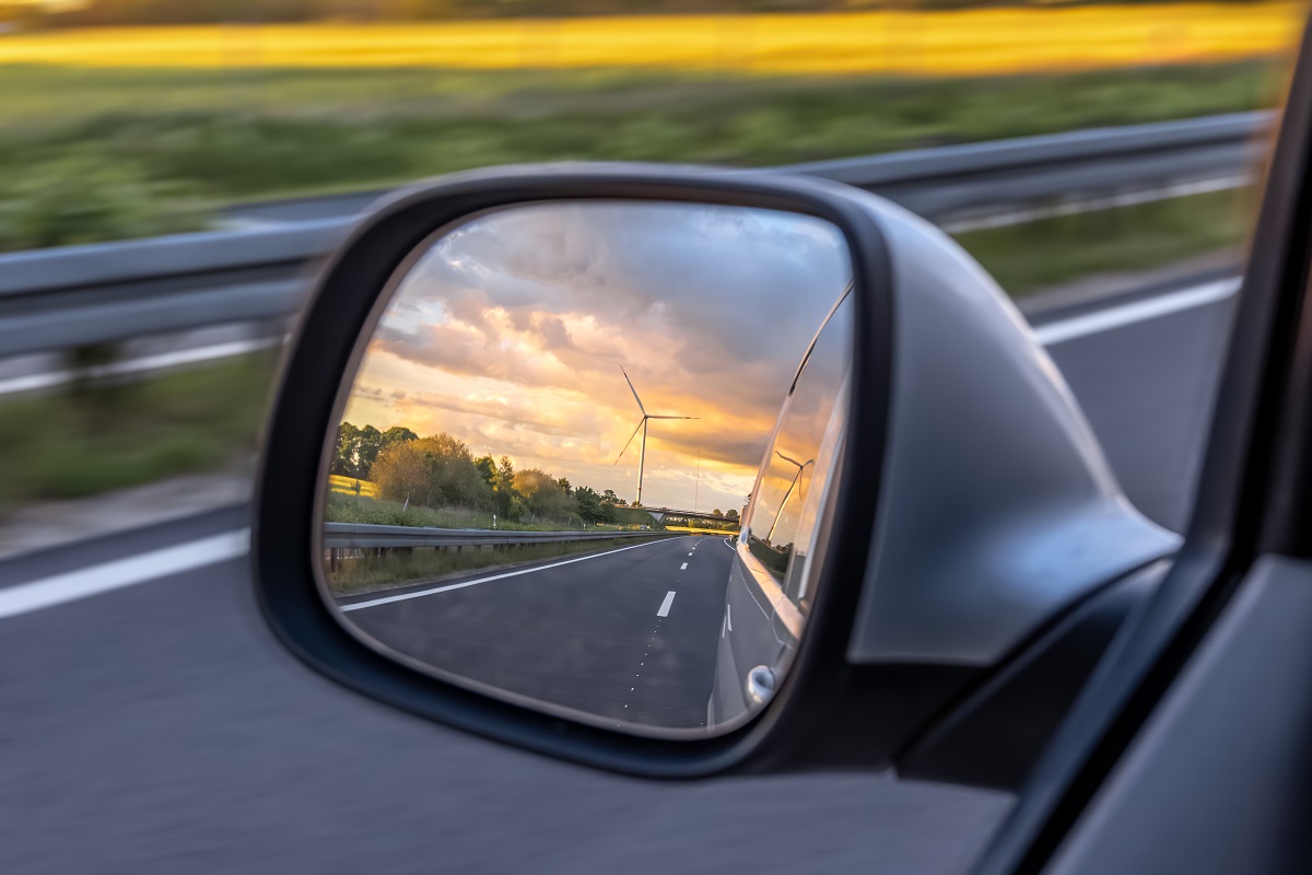 Разрезаю, натираю, протираю — и обзор идеальный: как я забыл о каплях на зеркалах за 2 минуты